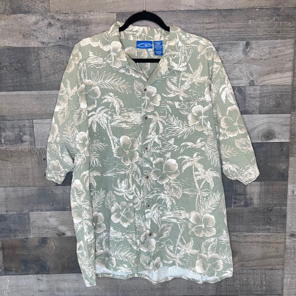 Green And White Floral Hawaiian Button-Down Short Sleeve Shirt